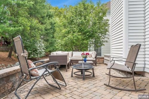 47 Hunters Run, Oakland NJ  07436-2346 exterior