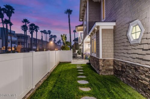 820 Mandalay Bch Rd, Oxnard CA 93035-1078 exterior