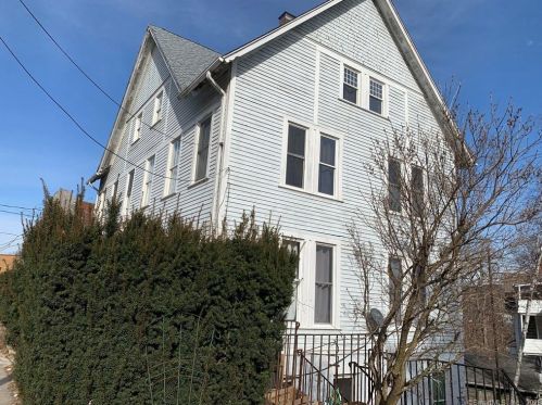 291 Elizabeth St, Derby CT  06418-1515 exterior