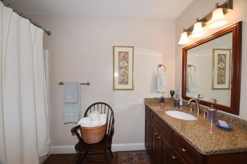 18 Chadwick Ct, Mashpee MA 02649-2892 exterior