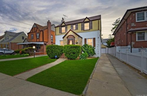 135-35 227th St, Jamaica, NY 11413-2402