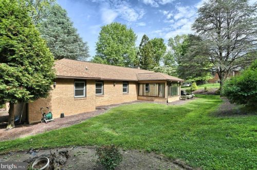 838 Kiehl Dr, Lemoyne PA  17043-1205 exterior