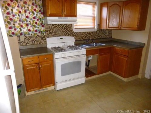 25 Deforest Ave, Bridgeport CT  06607-2414 exterior