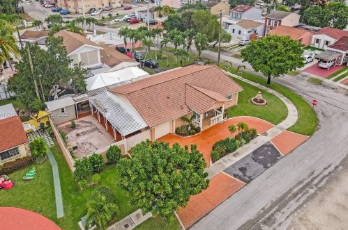 7215 15th Ave, Hialeah FL  33014-3805 exterior