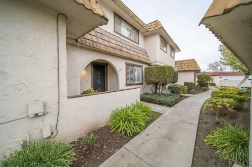 110 Villa Pacheco Ct, Hollister, CA 95023-6334
