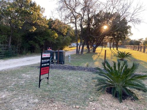 8401 Lakeview Dr, Cleburne, TX 76033-8264