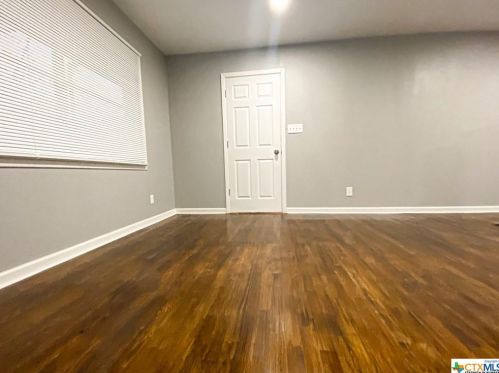 2006 Pleasant Grn Dr, Victoria TX 77901-1422 exterior