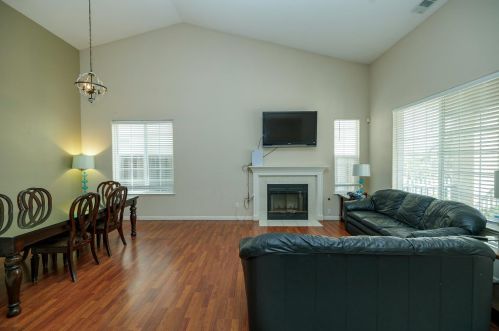 2135 Canyon Creek Ct, Newman CA  exterior