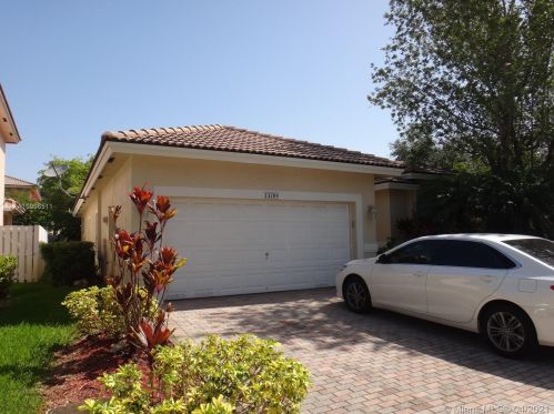 13705 32nd St, Hollywood FL  33027-3984 exterior