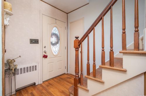 3 Lynn Pl, Bethpage NY  11714-4307 exterior