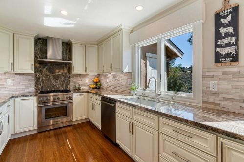 2510 Hastings Dr, Belmont CA  94002-3322 exterior