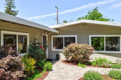 3555 Murdoch Dr, Palo Alto CA  94306-3636 exterior