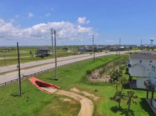 25314 Intrepid Ln, Galveston TX  77554-6612 exterior