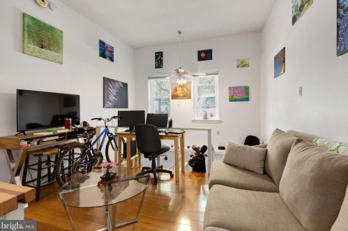 515 6th St, Philadelphia, PA 19147-1438