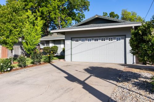 8213 Valewood Ct, Citrus Heights CA  95662-3135 exterior