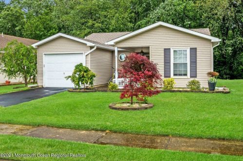 4 Piedmont Ct, Bricktown, NJ 08724-2055