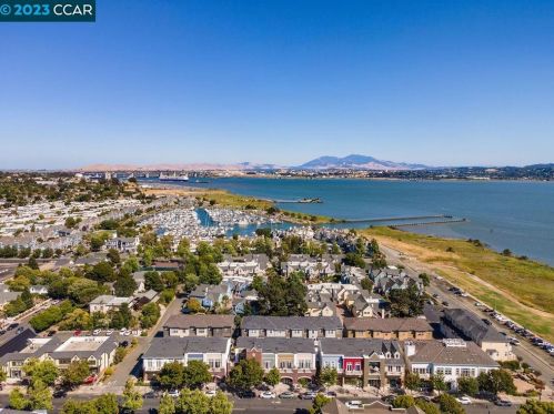 296 1 St, Benicia CA 94510-3553 exterior