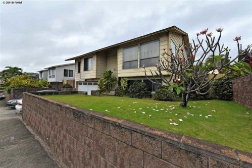 910 Wailupe Dr, Wailuku, HI 96793-9660