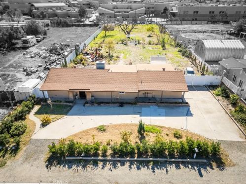 1591 Persimmon St, Rialto CA  92377-4190 exterior