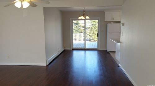 4 Oxford Ln, Bethpage NY  11714-1011 exterior
