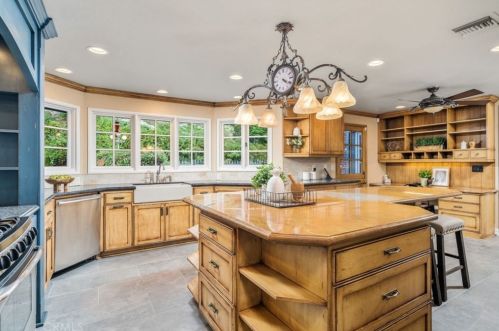 1022 Oak Canyon Ln, Glendora CA  91741-2256 exterior