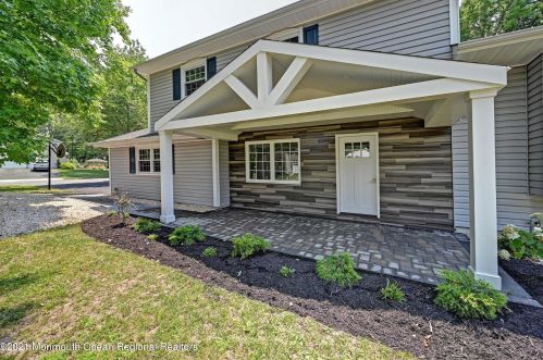 7 Guest Dr, Morganville, NJ 07751-1406
