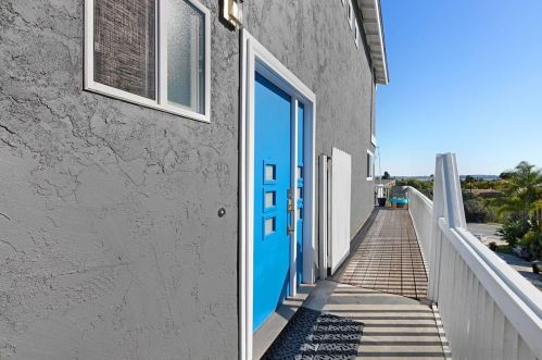 2451 Beryl St, San Diego CA 92109-3401 exterior