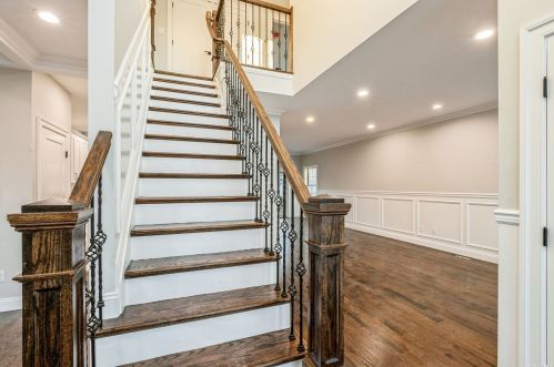 57 Bobwhite Ln, Hicksville NY  11801-4520 exterior