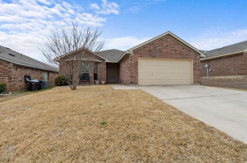 2208 Wakecrest Dr, Fort Worth, TX 76108-6969