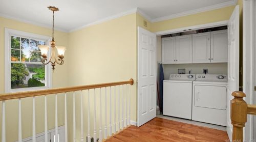 8 Cedar Crest Pl, Norwalk CT  06854-1402 exterior