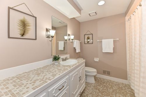 12427 Golf Dr, Thiensville WI  53092-2462 exterior