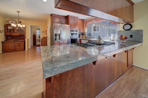 430 Willamette Dr, Vacaville CA  95688-4228 exterior