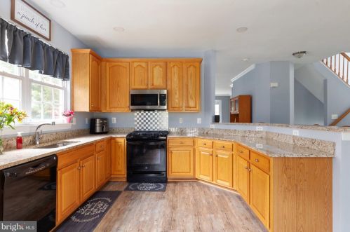 6465 Ashby Grove Loop, Haymarket VA  20169-3211 exterior