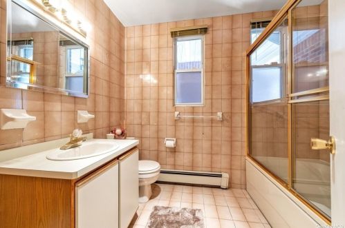 8 Acorn Rd, East Rockaway NY  11518-2103 exterior