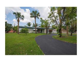 13130 1st Ave, Miami, FL 33168-4732