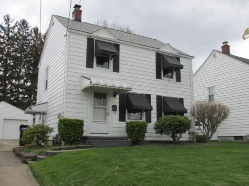 984 Bon Air Dr, Hermitage, PA 16146-3514