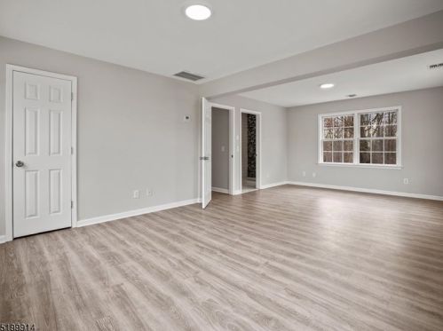 18 Berry Ln, West Milford NJ  07480-3632 exterior