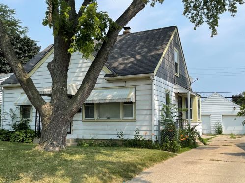 5814 68th St, Milwaukee, WI 53218-1808