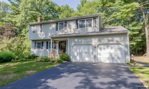 13 Stonehedge Dr, Fortsville, NY 12831-2705