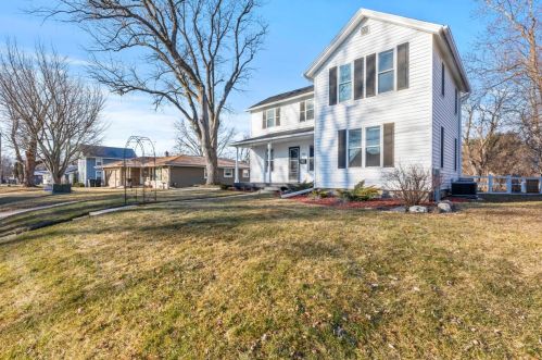 146 Elm St, Oconomowoc, WI 53066-3511