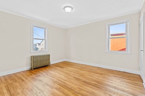 56 Wellington Rd, Floral Park NY  11003-1414 exterior