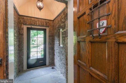 8366 Glen Rd, Melrose Park, PA 19027-1509