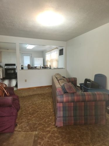 305 Sycamore St, Vandergrift, PA 15690-1427