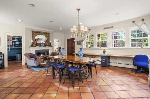 124 Old Battery Rd, Bridgeport CT  06605-3616 exterior