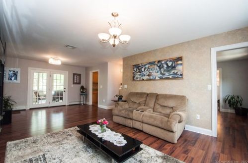 5 Cannondale Dr, Danbury CT  06810-7912 exterior