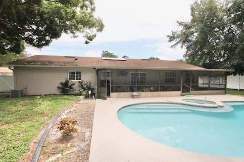 8438 Bay Oak Ct, Orlando FL  32810-1804 exterior