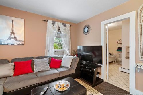 242 Clifton St, Wallingford CT  06492-4001 exterior