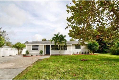 674 Forster Ave, Sebastian, FL 32958-4828