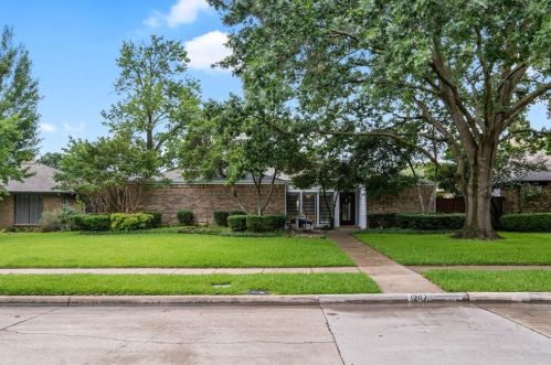 1207 Huntington Dr, Richardson TX  75080-2930 exterior