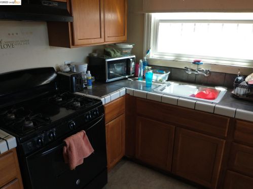 4507 Ellen St, Oakland CA  94601-4728 exterior